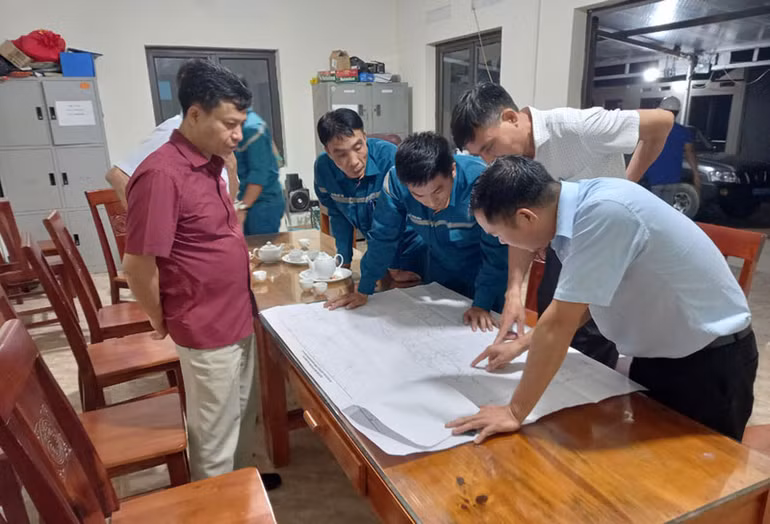 Nỗ lực tìm kiếm người mất tích do sạt lở ở mỏ vàng Pác Lạng -0