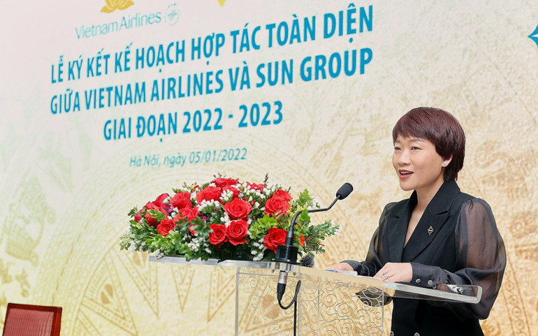 Bà Mai Thúy Hằng, Phó Tổng giám đốc Sun Group phát biểu tại Lễ ký kết Tập đoàn Sun Group và Vietnam Airlines mở rộng hợp tác chiến lược giai đoạn 2022-2023 -0