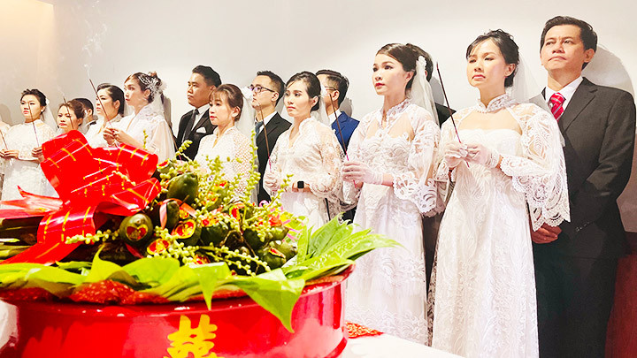 Và tình yêu vẫn sinh sôi -0