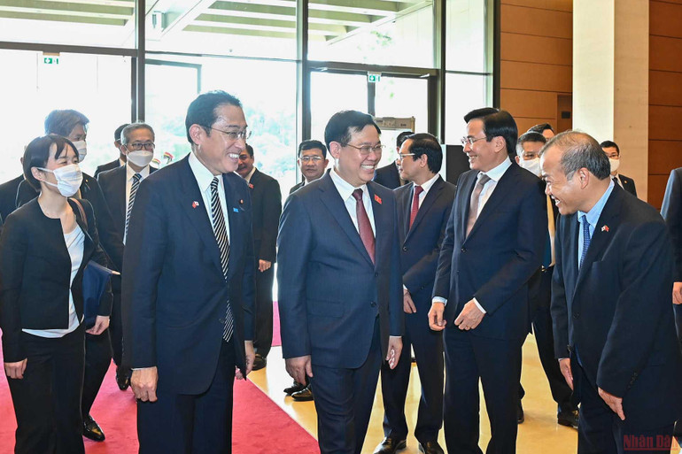 Chủ tịch Quốc hội Vương Đình Huệ hội kiến Thủ tướng Nhật Bản Kishida Fumio -0