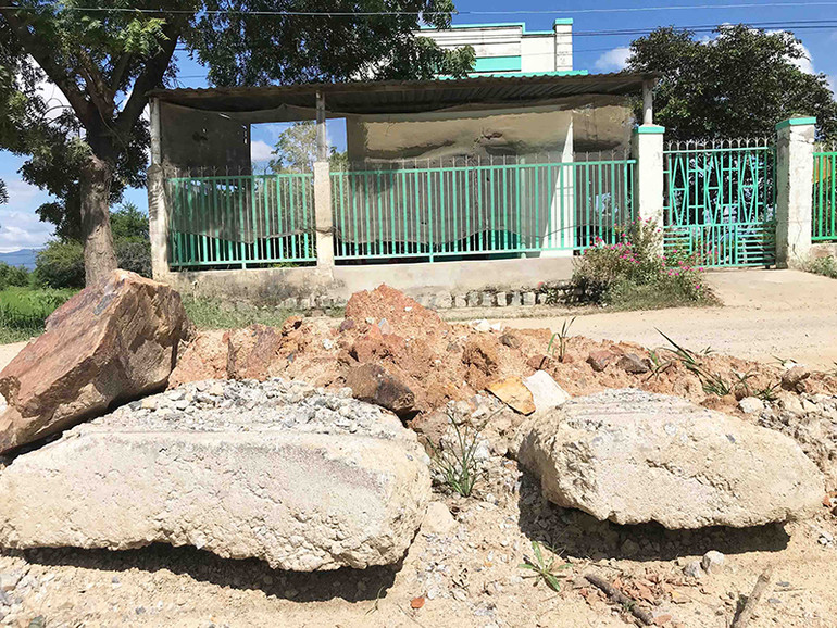 Sớm sửa chữa lại đường, bảo đảm an toàn giao thông cho người dân -0