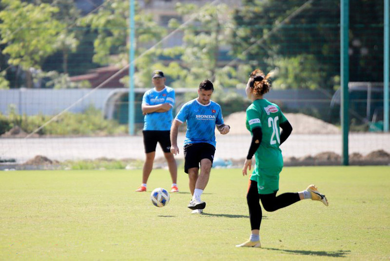 Đội tuyển nữ quốc gia lên đường sang Pháp tập huấn -0