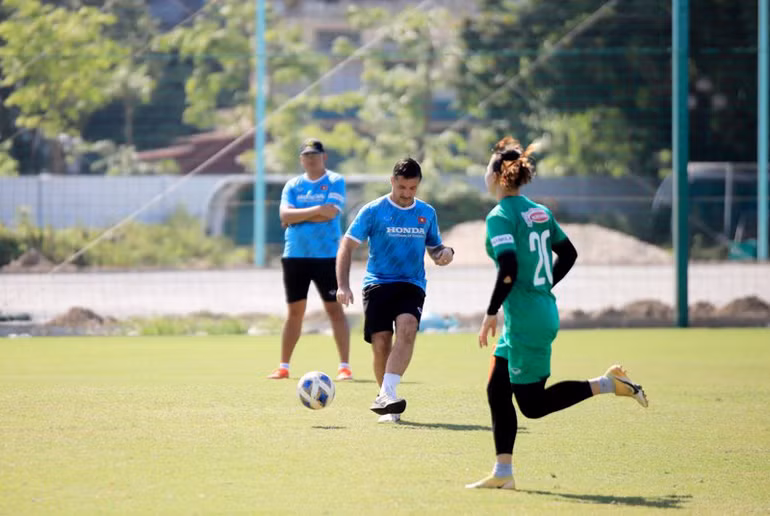 Đội tuyển nữ quốc gia lên đường sang Pháp tập huấn -0