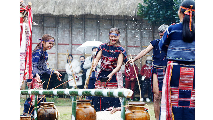 Độc đáo lễ Pơ Koong -0