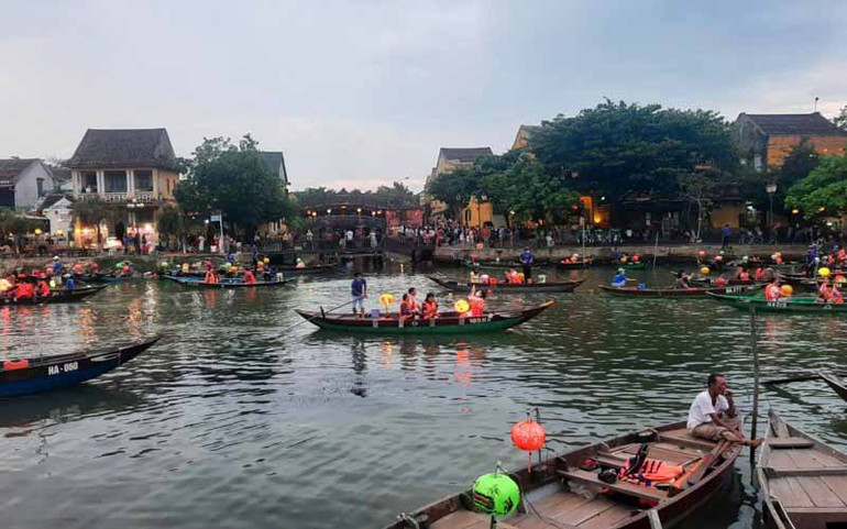 Du khách trở lại thăm Hội An sau hai năm đóng cửa do đại dịch. Quảng Nam thích ứng linh hoạt, thúc đẩy tăng trưởng nhanh, bền vững -0