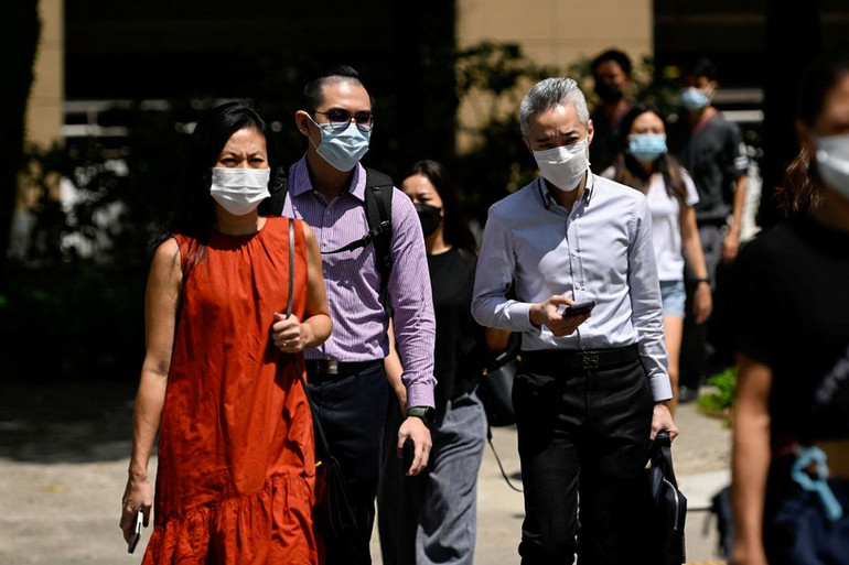 Số ca mắc mới Covid-19 đang tăng cao ở Singapore trong làn sóng Omicron. (Ảnh: REUTERS) Hàn Quốc phê duyệt vaccine ngừa Covid-19 của Pfizer cho trẻ em từ 5-11 tuổi -0