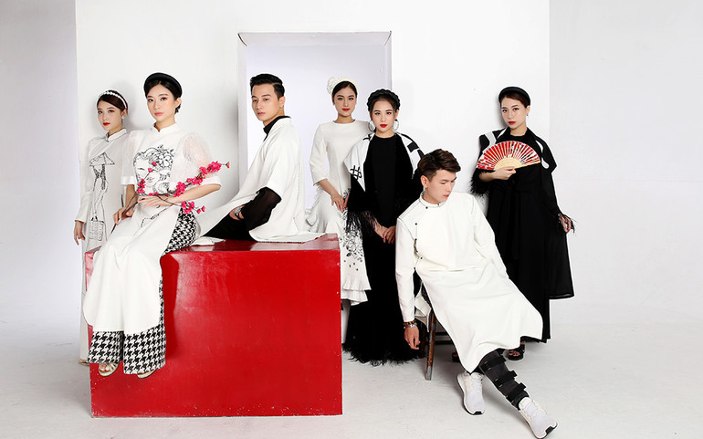 Ra mắt bộ áo dài lấy cảm hứng từ quan họ -0