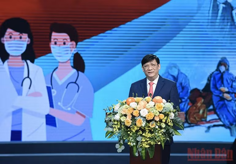 Những “chiến sĩ áo trắng” luôn là hình&nbsp;ảnh đẹp về sự hy sinh, y đức, tấm lòng nhân ái -0