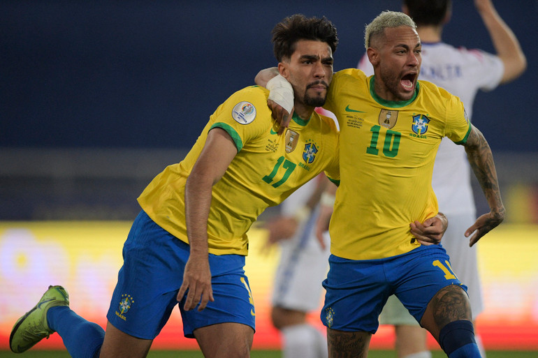 Tương tự Messi, Neymar (số 10) cũng đang rất khát khao danh hiệu vô địch Copa đầu tiên cùng Brazil. (Ảnh: Copa America) “Siêu kinh điển” Nam Mỹ quyết định ngôi vương Copa America 2021 -0