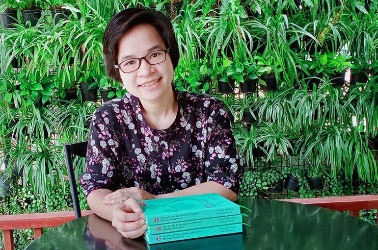 Tiến sĩ Trương Thị Hằng và cuốn sách mới ra mắt. Ra mắt sách về quan hệ ngoại giao Việt Nam - Thái Lan bằng hai thứ tiếng -0