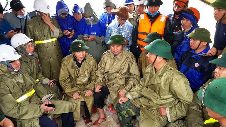 Cứu thành công toàn bộ thuyền viên trên tàu Vietship 01 bị chìm ở biển Quảng Trị -0