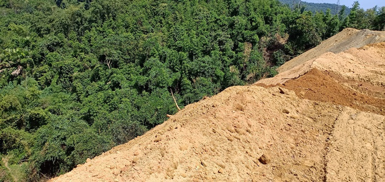 Thấp thỏm lo âu dưới chân bãi đổ đất -0