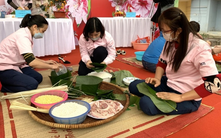 Công nhân lao động Thủ đô vui Tết sum vầy -0