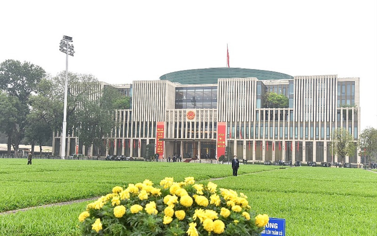 Đại biểu Quốc hội dự kỳ họp thứ 11 vào Lăng viếng Chủ tịch Hồ Chí Minh -0