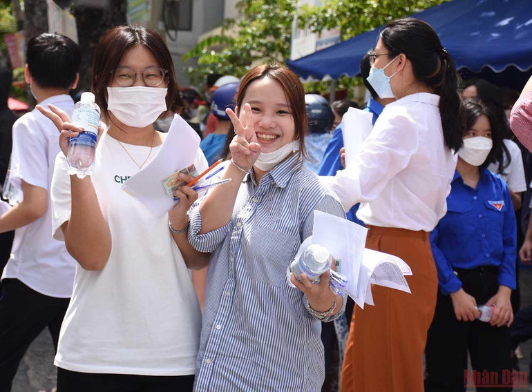 Thí sinh Đà Nẵng “than” đề Ngữ văn dài, lệnh phụ khó -0