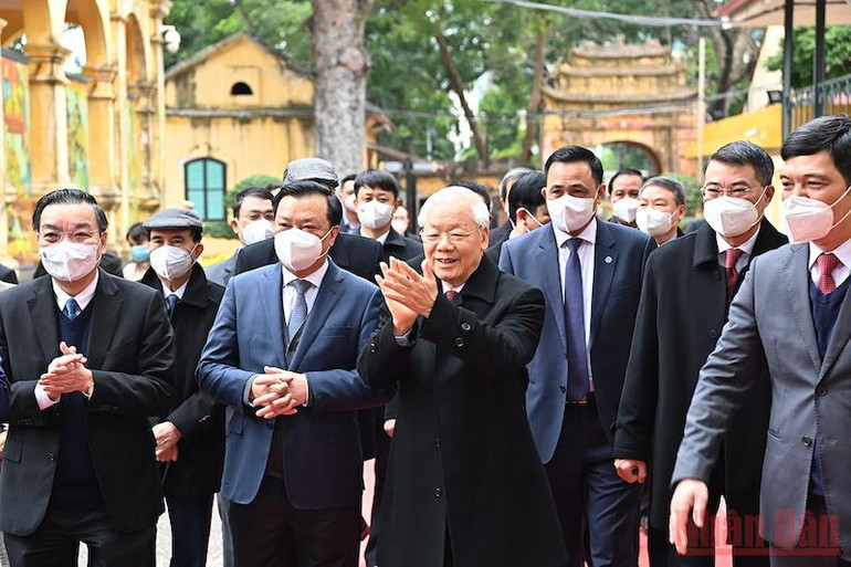 Tổng Bí thư Nguyễn Phú Trọng dâng hương tại Khu Di sản Hoàng thành Thăng Long -0