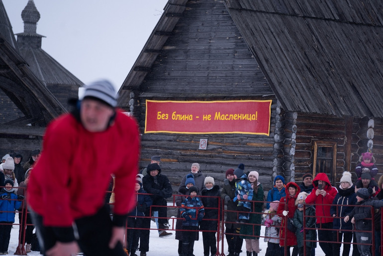 Người Nga tưng bừng tiễn mùa đông -0