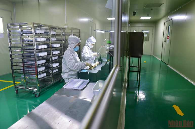 Cận cảnh quy trình sản xuất kit Test nhanh kháng nguyên SARS-CoV-2 “Made in Viet Nam” -0