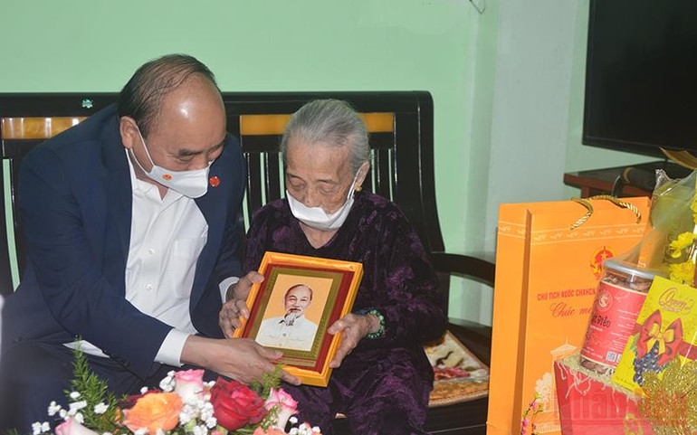 Chủ tịch nước Nguyễn Xuân Phúc dâng hương tưởng nhớ Thủ tướng Phạm Văn Đồng -0