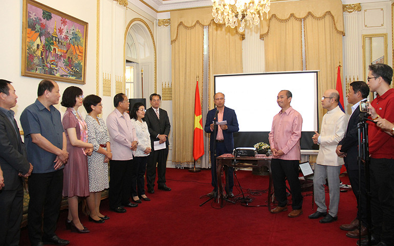 Đại sứ Việt Nam tại Pháp Đinh Toàn Thắng bày tỏ tin tưởng rằng quan hệ Việt Nam-Lào sẽ ngày càng bền chặt. Giao lưu tại Pháp mừng tình hữu nghị vĩ đại và đoàn kết đặc biệt Việt Nam-Lào -0