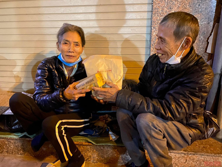 Trắng đêm Hà Nội cùng… những chuyến đi tử tế -0