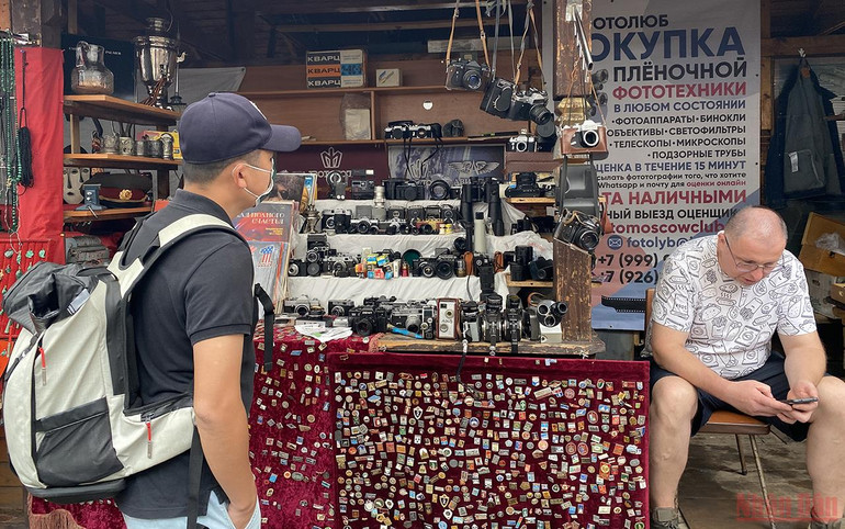 Check-in khu chợ bán đồ lưu niệm đầy màu sắc ở Moskva -0