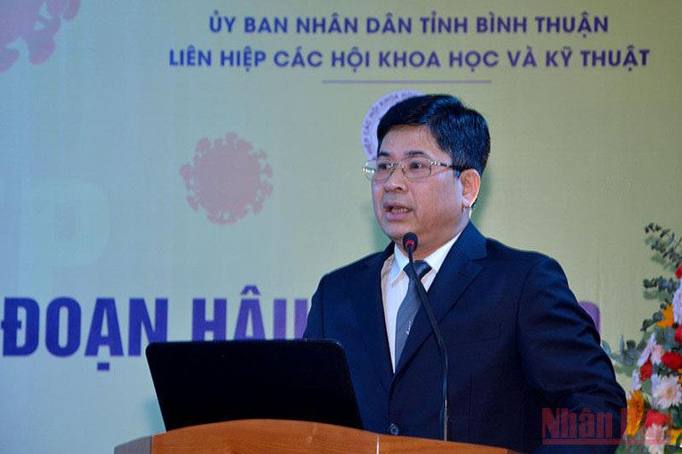 Giáo sư, Tiến sĩ, Bác sĩ, Thầy thuốc Nhân dân Nguyễn Đức Công, Chủ tịch Hội đồng chuyên môn Bảo vệ sức khỏe cán bộ miền nam trình bày tham luận tại hội thảo. Tiếp cận, xử lý và chăm sóc bệnh nhân giai đoạn hậu Covid-19 -0