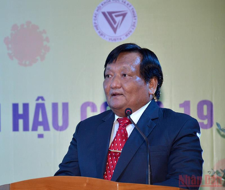 Phó Giáo sư, Tiến sĩ Võ Khắc Thường, Chủ tịch Hội đồng trường, Hiệu trưởng Trường đại học Phan Thiết, phát biểu khai mạc hội thảo. Tiếp cận, xử lý và chăm sóc bệnh nhân giai đoạn hậu Covid-19 -0