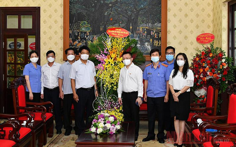 Lãnh đạo Đảng, Nhà nước thăm và chúc mừng Báo Nhân Dân nhân ngày 21-6 -0