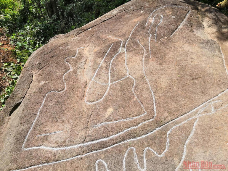 Ngắm “siêu phẩm” ruộng bậc thang khắc trên đá tại Mù Cang Chải -0