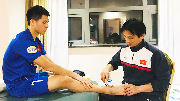 Những người đứng sau tấm huy chương -0