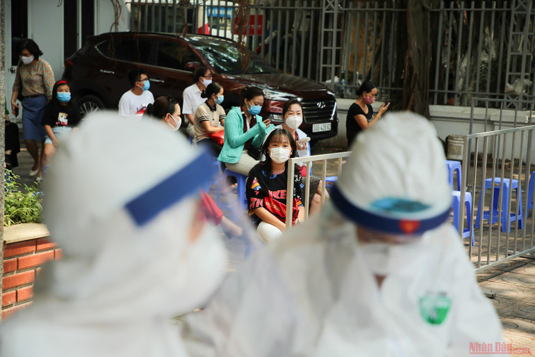 Hà Nội bắt đầu xét nghiệm Covid-19 cho những người trở về từ Đà Nẵng ảnh 13 13_Ha_Noi_test_Covid_19_Da_Nang-1596113126874.jpg