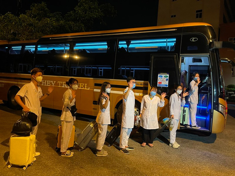 Hơn 300 sinh viên Đại học Kỹ thuật y tế Hải Dương tình nguyện vào TP Hồ Chí Minh chống dịch Covid-19 -0