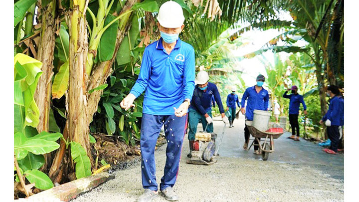 Hiệp sĩ vá đường xứ cù lao -0