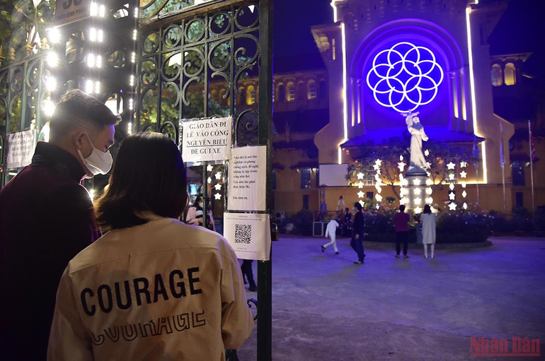 Một mùa Giáng sinh đặc biệt của 2 thành phố lớn Hà Nội và thành phố Hồ Chí Minh -0