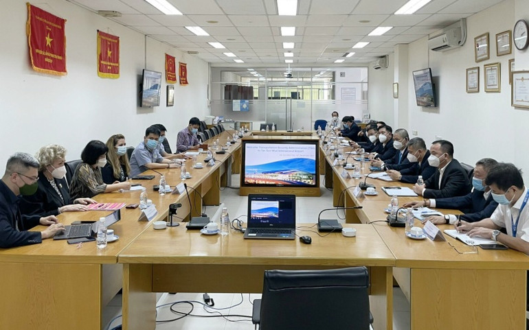 Quang cảnh buổi làm việc. (Ảnh: Tổng Công ty Cảng Hàng không Việt Nam cung cấp). Nội Bài và Tân Sơn Nhất được Mỹ đánh giá bảo đảm tốt an ninh hàng không -0