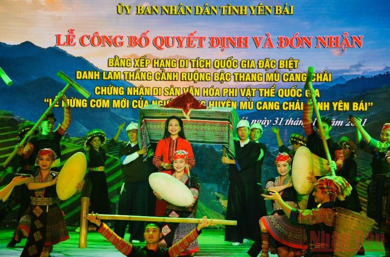 Sân khấu hóa Lễ mừng cơm mới của người H’Mông huyện Mù Cang Chải. Yên Bái đón nhận Bằng xếp hạng Di tích quốc gia đặc biệt Ruộng bậc thang Mù Cang Chải -0