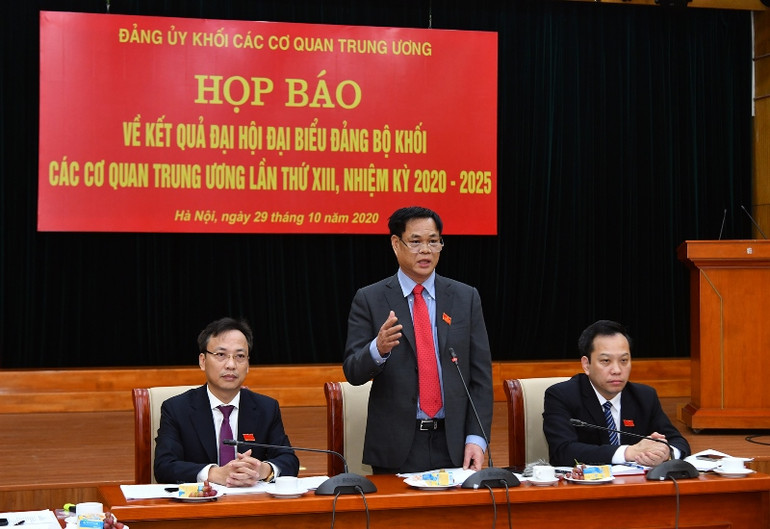Đồng chí Huỳnh Tấn Việt, Bí thư Đảng ủy Khối các cơ quan T.Ư khóa 13 phát biểu trả lời câu hỏi của các cơ quan báo chí. Đồng chí Huỳnh Tấn Việt trúng cử Bí thư Đảng ủy Khối các cơ quan T.Ư nhiệm kỳ 2020-2025 -0