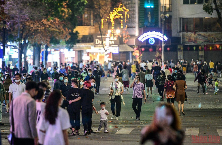  Hà Nội chính thức mở lại phố đi bộ hồ Gươm từ 18/3 -0