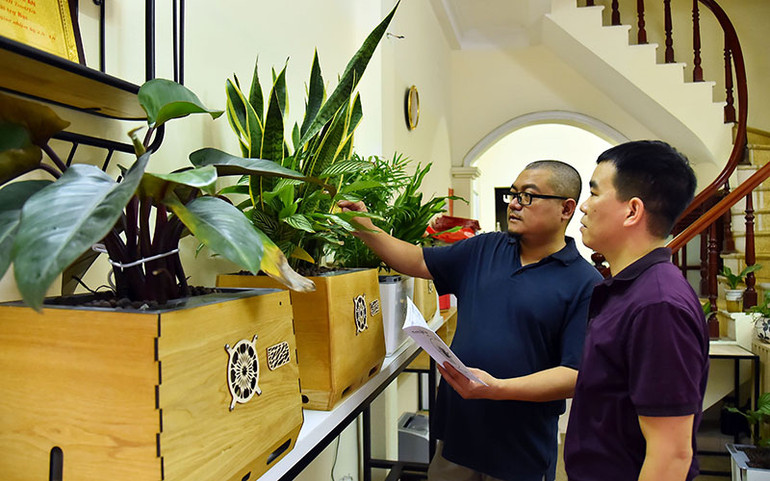 Sản phẩm máy lọc không khí kết hợp trồng cây xanh của Công ty TNHH Tree Otek. (Ảnh THỦY NGUYÊN) Tạo hành lang hỗ trợ các start-up
