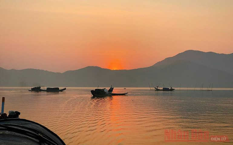 Lênh đênh đầm phá Cầu Hai, cửa biển Tư Hiền -0