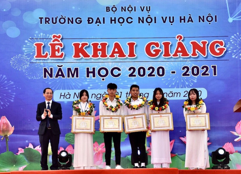 Trường đại học Nội vụ Hà Nội khai giảng năm học mới -1