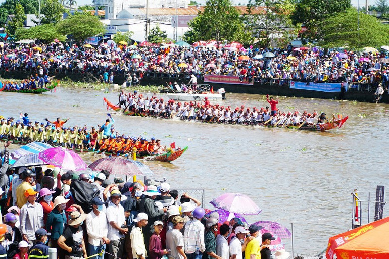 Khởi tranh giải đua ghe Ngo Sóc Trăng 2020 -0