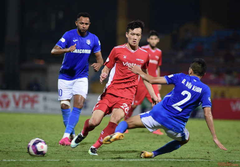 Viettel bám sát ngôi đầu của HAGL -0