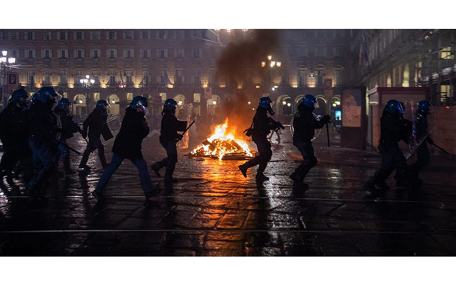 “Đèn nhà ai nấy rạng” -0