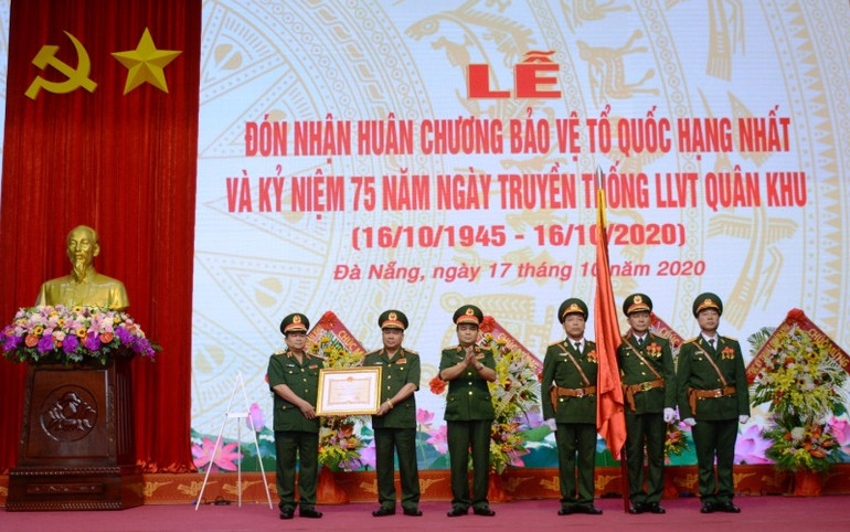 Phát huy truyền thống anh hùng, xây dựng LLVT Quân khu 5 vững mạnh toàn diện -0