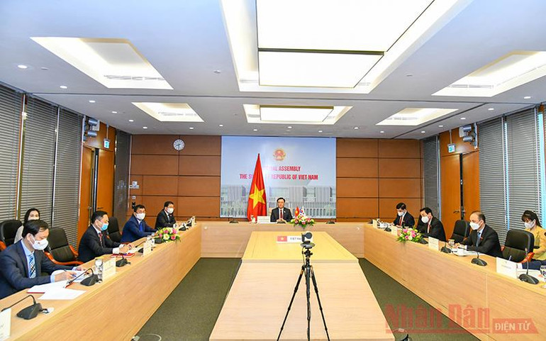 Chủ tịch Quốc hội Vương Đình Huệ hội đàm trực tuyến với Chủ tịch Quốc hội Hàn Quốc -0