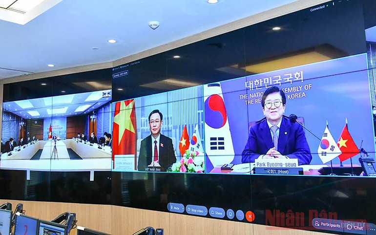 Chủ tịch Quốc hội Vương Đình Huệ hội đàm trực tuyến với Chủ tịch Quốc hội Hàn Quốc -0