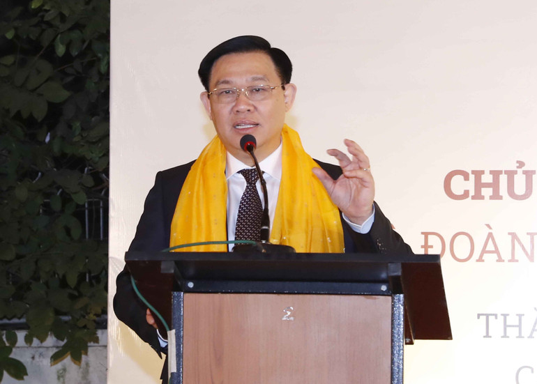Chủ tịch Quốc hội Vương Đình Huệ phát biểu tại buổi gặp mặt. (Ảnh: TTXVN) Chủ tịch Quốc hội thăm Đại sứ quán Việt Nam tại Ấn Độ -3