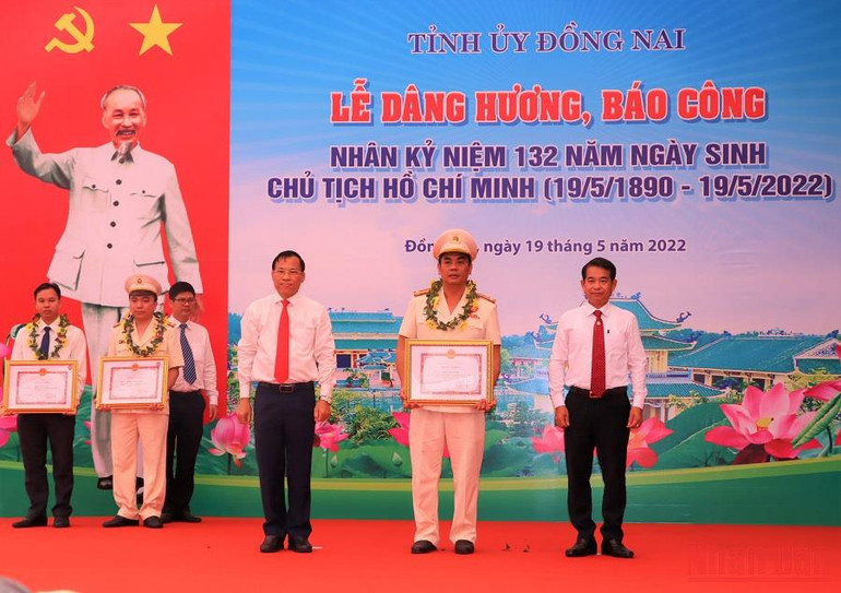 Đồng Nai báo công dâng Bác -0